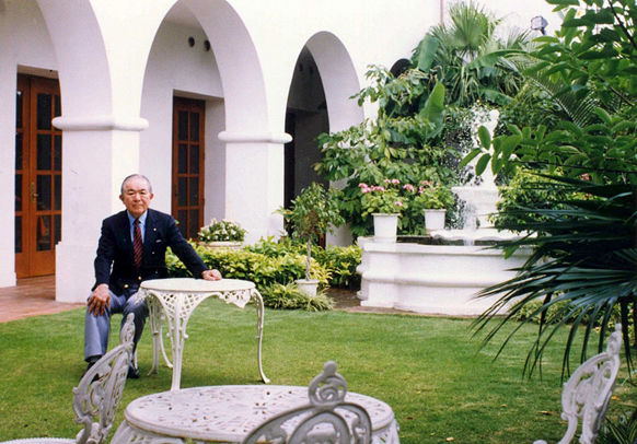 パティオで創業者の伊田耕三