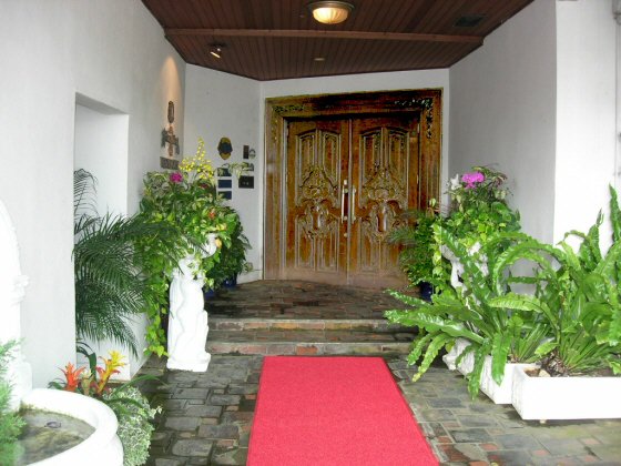 城間本店エントランス