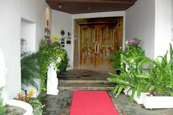 城間本店エントランス